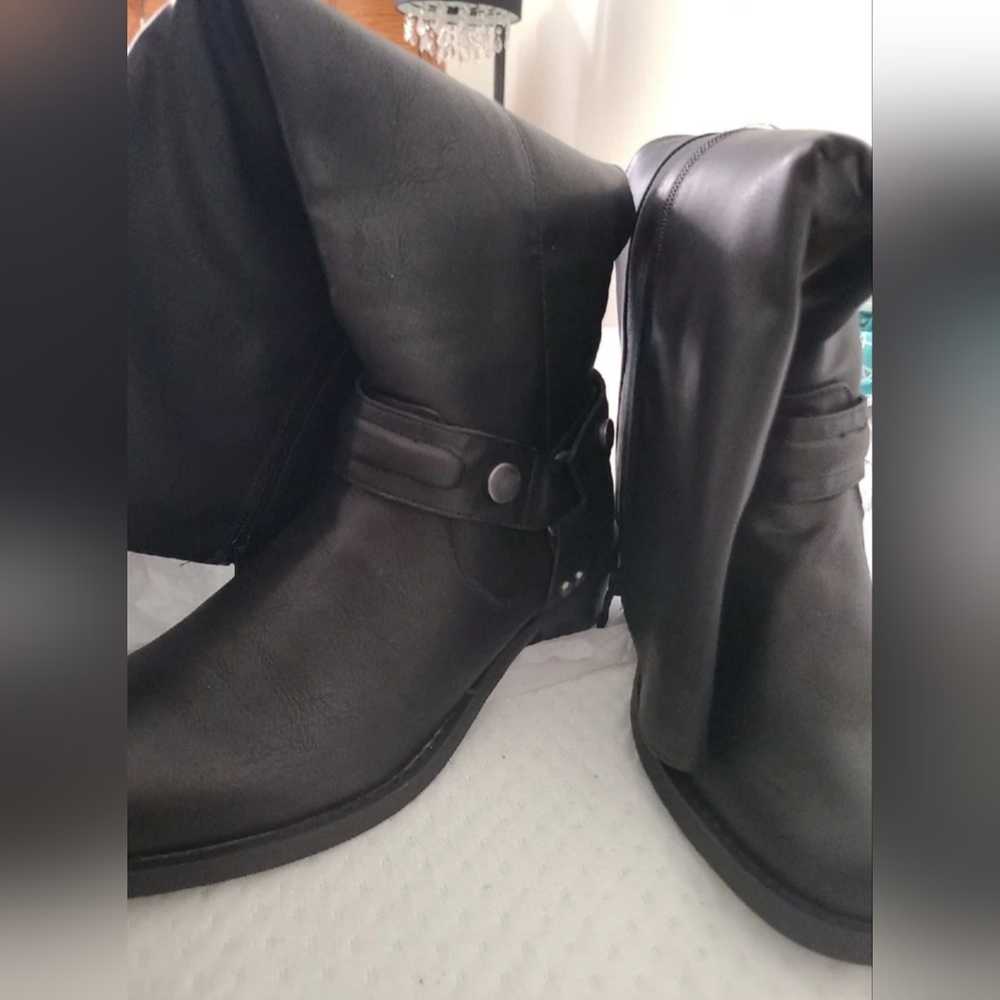 Boots! - Picture 4 of 5
